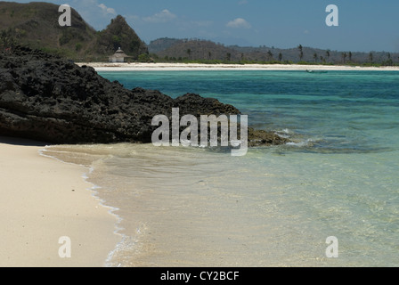 Un paradis plage tropicale déserte à Tanjung Aan sur Lombok, Indonésie Banque D'Images