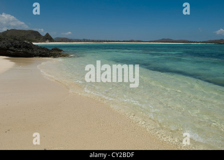 Un paradis plage tropicale déserte à Tanjung Aan sur Lombok, Indonésie Banque D'Images