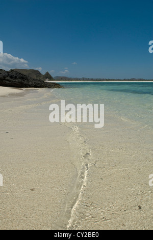 Un paradis plage tropicale déserte à Tanjung Aan sur Lombok, Indonésie Banque D'Images