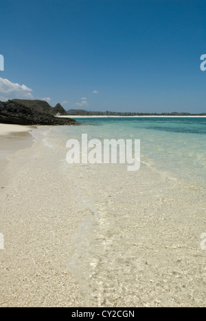 Un paradis plage tropicale déserte à Tanjung Aan sur Lombok, Indonésie Banque D'Images