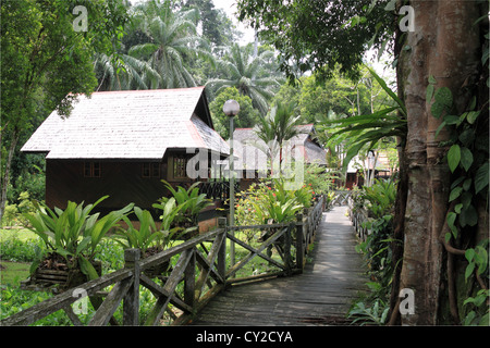 Guest chalets à Sepilok Nature Resort, Sandakan district, Sabah, Bornéo, Malaisie, en Asie du sud-est Banque D'Images