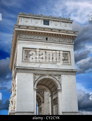 L'Arc de Triomphe (Arc de Triomphe de l'Étoile) sur la Place Charles de Gaulle, l'un des plus célèbres monuments de Paris, France. Banque D'Images