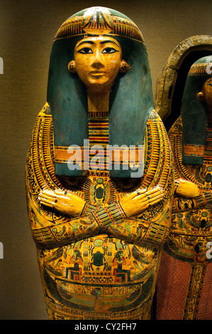 Cercueil extérieur d'Henettawy Dynasty 21 ca. 990-930 av. J.-C. ; la Haute Egypte Thèbes Deir el-Bahri tombeau égyptien Egypte 203 cm Banque D'Images