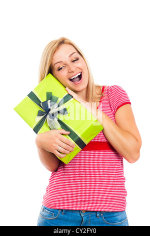 Young attractive blonde woman holding green gift box, isolé sur fond blanc. Banque D'Images