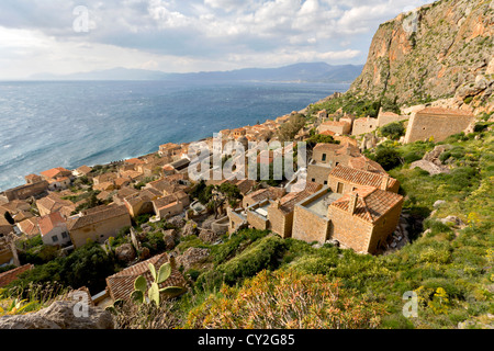 Village fortifié traditionnels de Monemvasia en Grèce. Monemvasia est situé au sud de la péninsule du Péloponnèse en Grèce Banque D'Images