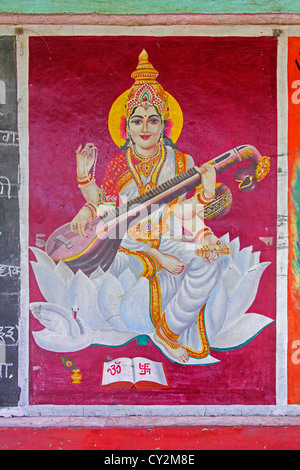 Peinture de sarasvati, déesse de la parole et l'éloquence en s'appuyant sur une ardoise, Inde Banque D'Images