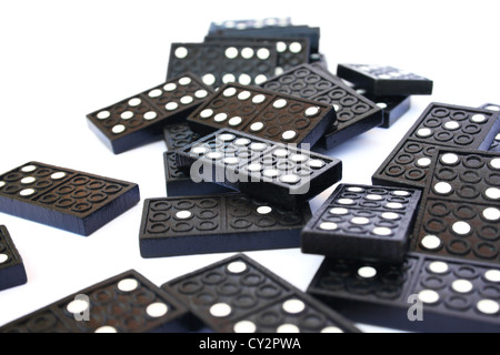 Dominos isolé sur fond blanc. Banque D'Images