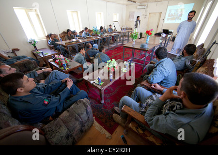 La formation des mentors de la police néerlandaise des policiers afghans dans la région de Kunduz. Banque D'Images