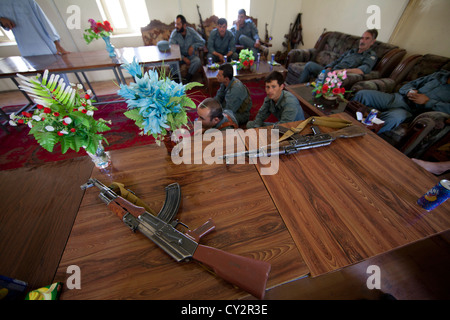 La formation des mentors de la police néerlandaise des policiers afghans dans la région de Kunduz. Banque D'Images