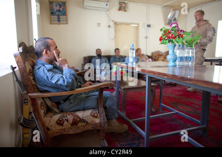 La formation des mentors de la police néerlandaise des policiers afghans dans la région de Kunduz. Banque D'Images