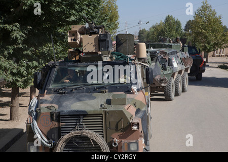 Convoi militaire néerlandais sur son chemin de Kunduz Khanabad à Banque D'Images