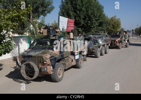 Convoi militaire néerlandais sur son chemin de Kunduz Khanabad à Banque D'Images