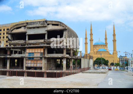 1960 cimena bombardée et la nouvelle mosquée Mohammad Al-Amin, Beyrouth, Liban, Moyen-Orient Banque D'Images