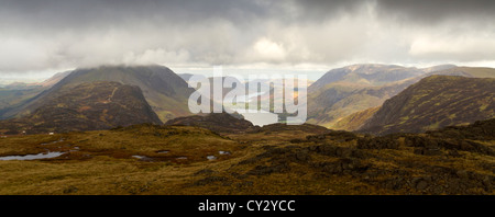 Une image à la Chambre entre les pentes de Brandreth donnant sur la vallée et vers la lande à Crummock Water. Banque D'Images