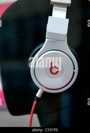 Casque Beats by Dr Dre sur l'affichage en vitrine, Oxford Banque D'Images