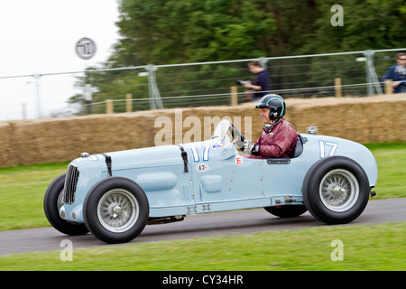 1936 Parnell-MG avec chauffeur Richard Dernière au Goodwood Festival of Speed 2012, Sussex, UK. Banque D'Images