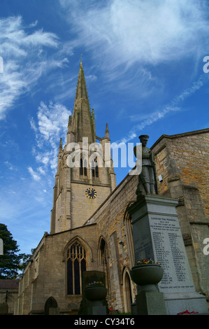 UK,South Yorkshire,Laughton en le Morthen,All Saints Church & War Memorial Banque D'Images