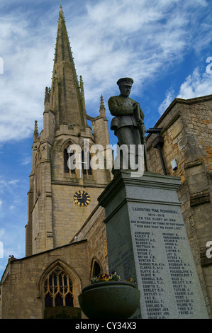 UK,South Yorkshire,Laughton en le Morthen,All Saints Church & War Memorial Banque D'Images