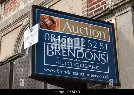 Vente Propriété sign . Salisbury Angleterre UK Banque D'Images