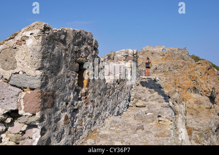 Murs de l'ancien château à Myrina sur île de Lemnos, en Grèce. Banque D'Images