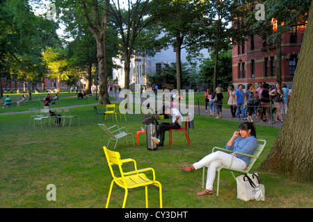 Cambridge Massachusetts, Boston Harvard University, campus, Harvard Yard, Asiatiques asiatiques immigrants ethniques minorités, adultes femmes femmes femal Banque D'Images