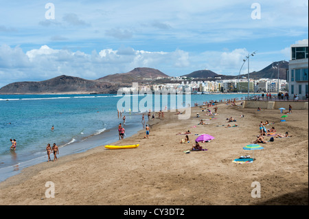 Les gens sur la plage de Playa de las Canteras, à Las Palmas de Gran Canaria Îles Canaries Espagne Banque D'Images