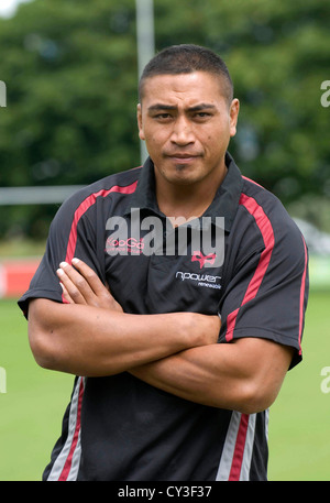 Jerry Collins l'ancien joueur de rugby en photo lorsqu'il a signé une entente de deux ans avec les Ospreys. Banque D'Images