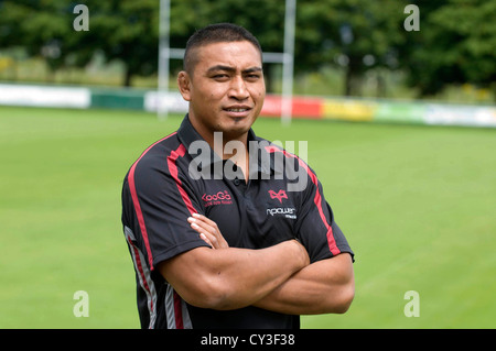 Jerry Collins l'ancien joueur de rugby en photo lorsqu'il a signé une entente de deux ans avec les Ospreys. Banque D'Images