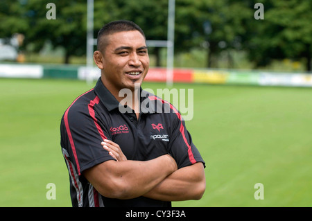 Jerry Collins l'ancien joueur de rugby en photo lorsqu'il a signé une entente de deux ans avec les Ospreys. Banque D'Images