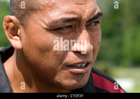 Jerry Collins l'ancien joueur de rugby en photo lorsqu'il a signé une entente de deux ans avec les Ospreys. Banque D'Images