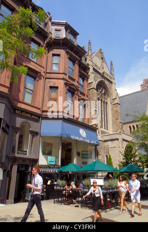 Boston Massachusetts,Back Bay,Newbury Street,luxe,marque,shopping shopper shoppers magasins marché marchés achats vente,vente au détail s. Banque D'Images