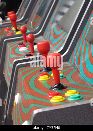 Les contrôles sur l'arcade de jeux vide Banque D'Images