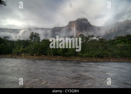 Angel Falls au Venezuela. La plus haute cascade du monde. Grande gamme dynamique (HDR) photo Banque D'Images