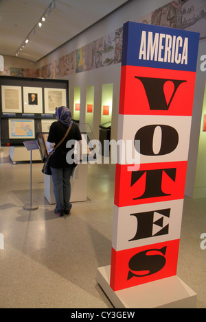 Boston Massachusetts,Copley Square,Boston public Central Library,Norman B. Leventhal Map Center,exposition collectionAmerica votes,islamique,Mus Banque D'Images