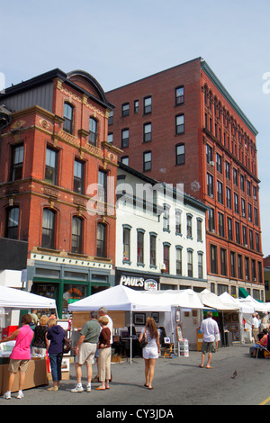 Portland Maine,Nouvelle-Angleterre,Congress Street,WCSH 6 Street,trottoir Art Festival,artistes,vendeur vendeurs,stand stands distributeur merch Banque D'Images