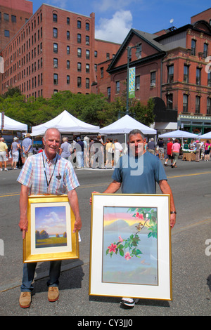 Portland Maine,Congress Street,WCSH 6 Street,Sidewalk Art Festival,artistes,vendeurs stall stands stands stand marché, shopping shopper shopp Banque D'Images