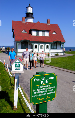 Portland Maine, Cape Elizabeth, Portland Head Light, phare, Keeper's Quarters, fort ft. Williams Park,Casco Bay,Océan Atlantique,eau,homme hommes,woma Banque D'Images