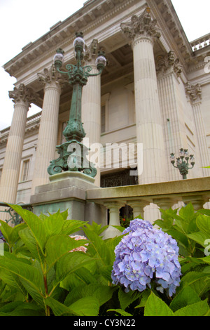 Rhode Island Newport,Bellevue Avenue,Marble House 1892,Gilded Age Mansions,musée,Newport Preservation Society,front,piliers,Vanderbilt,hydrangea,RI12 Banque D'Images