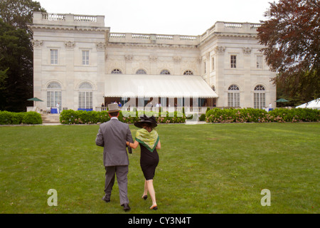 Rhode Island Newport,Bellevue Avenue,Marble House 1892,Vanderbilt,Gilded Age Mansions,musée,Newport Preservation Society,homme hommes, femme femme femme Banque D'Images