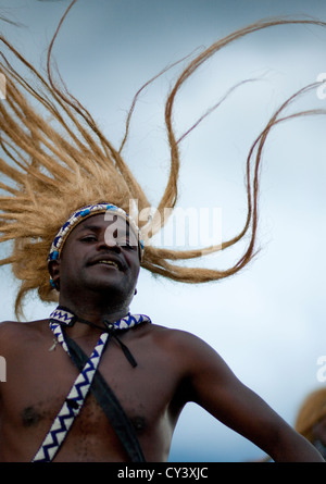 Danseur Intore Dans Ibwiwachu Village - Rwanda Banque D'Images