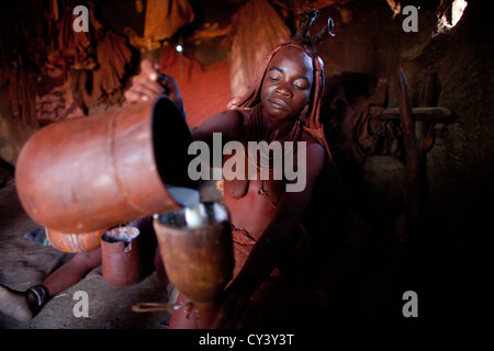 Tribu Himba en Namibie. Banque D'Images