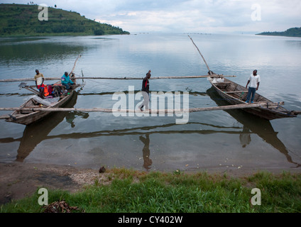 Le Lac Kivu bateaux traditionnels - Rwanda Banque D'Images