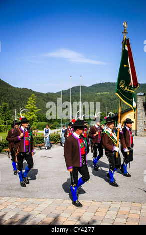 Les hommes de l'Armée impériale participent à un défilé à Reith bei Seefeld Autriche Banque D'Images