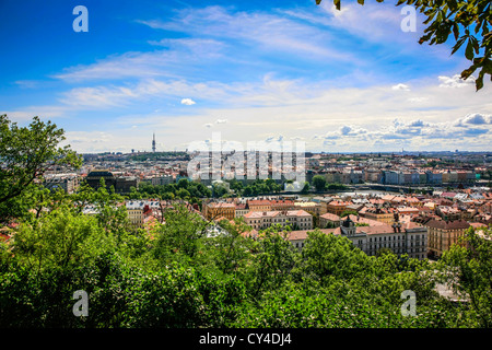 Vue de Prague à partir de la ville Parc Petrin en République Tchèque Banque D'Images