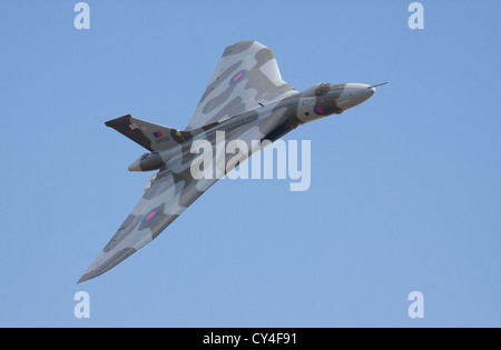 Avro Vulcan XH558 alimenté par quatre moteurs Rolls-Royce Olympus en vol Banque D'Images