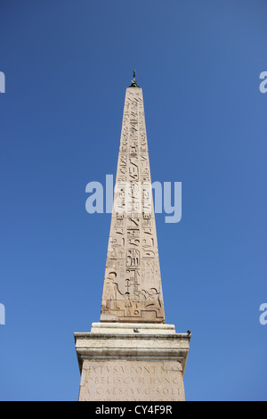 Le Flaminio obélisque en Piazza del Popolo Roma, le ciel bleu clair rome, Rome, Italie, voyages, monument, photoarkive Banque D'Images