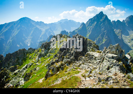 Montagnes Rocheuses vue Vue d'Lomnicke sedlo dans les Hautes Tatras, Slovaquie Banque D'Images