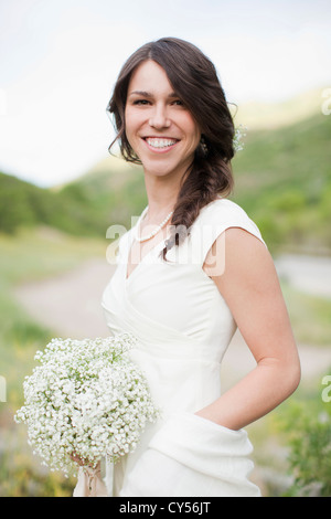 USA, Utah, Salt Lake City, Portrait of smiling woman in white dress Banque D'Images