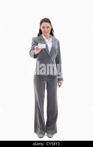 Businesswoman smiling montrant une carte Banque D'Images