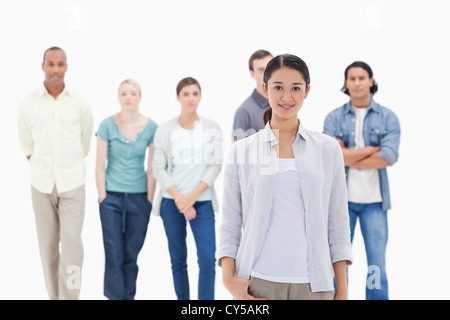 Personnes debout derrière un woman smiling Banque D'Images